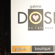 Galerie DOSHA, enseigne