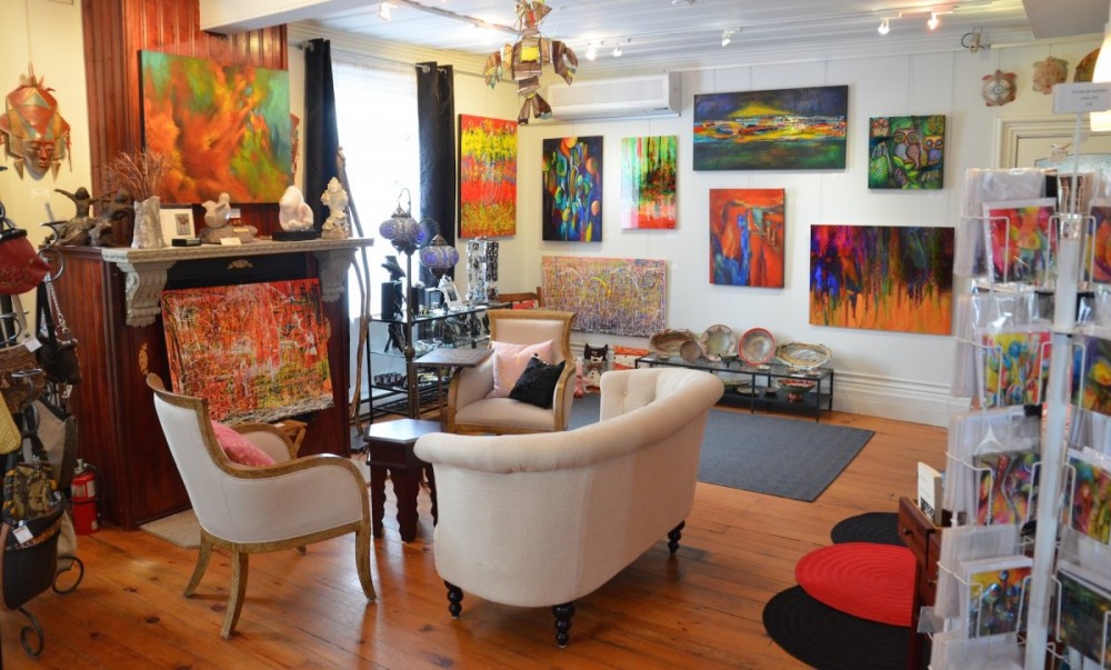 Galerie/boutique DOSHA « Vivre en couleurs ».